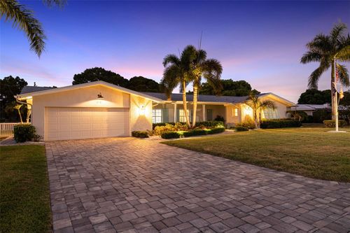 616 Pineland Ave, BELLEAIR, FL, 33756-1523 | Card Image