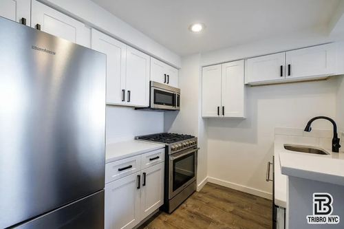 6a-423 Ocean Pkwy, Brooklyn, NY, 11218-5121 | Card Image