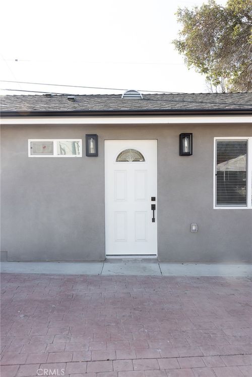 9250 Kester Ave, Panorama City, CA, 91402-1216 | Card Image