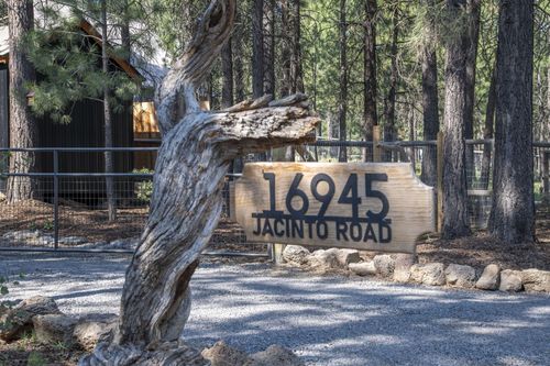16945 Jacinto Rd, Bend, OR, 97707-2034 | Card Image