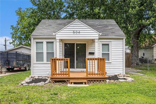 504 Pinkston St, Grandview, MO, 64030-2950 | Card Image