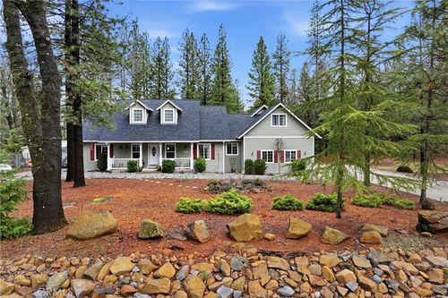 8863 Fox Dr, Cobb, CA, 95426-1527 | Card Image