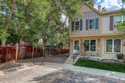 2667 E Nichols Circle, Townhouse with 2 bedrooms, 1 bathrooms and 2 parking in Centennial CO | Image 3