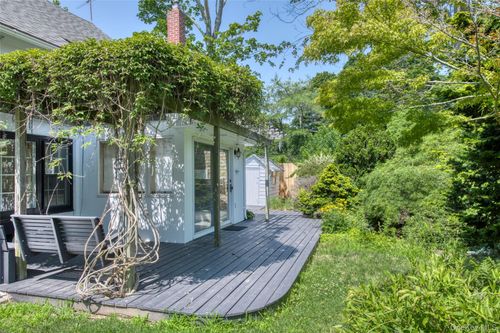 270 North St, Cutchogue, NY, 11935-1202 | Card Image