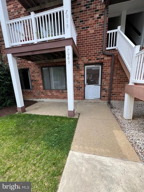 175-7005 Hilltop Dr, BROOKHAVEN, PA, 19015-1327 | Card Image
