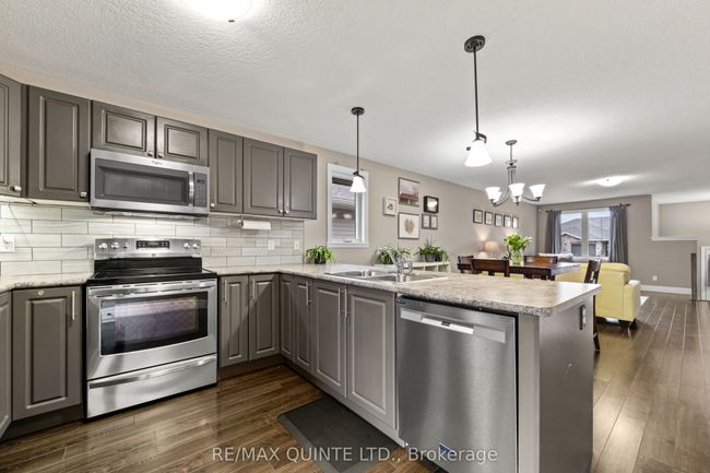 8 Mcintosh Cres, House other with 5 bedrooms, 2 bathrooms and 2 parking in Trenton ON | Image 9