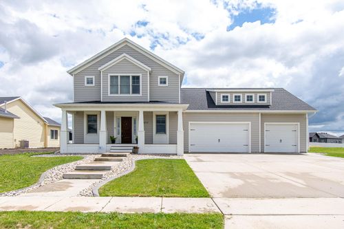 4717 11th St W, West Fargo, ND, 58078-8395 | Card Image