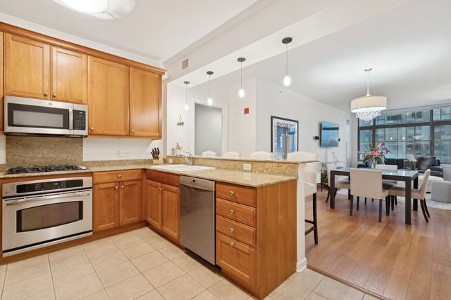 APT-807 - 530 N Lake Shore Dr, Condo with 2 bedrooms, 2 bathrooms and 1 parking in CHICAGO IL | Image 8