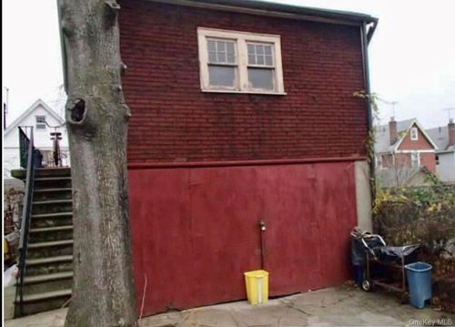 2515 Ericsson St, East Elmhurst, NY, 11369-1616 | Card Image