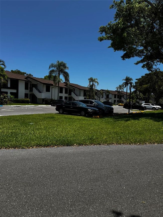 APT-120 - 216 Lake Pointe Dr, Condo with 2 bedrooms, 2 bathrooms and null parking in Oakland Park FL | Image 8