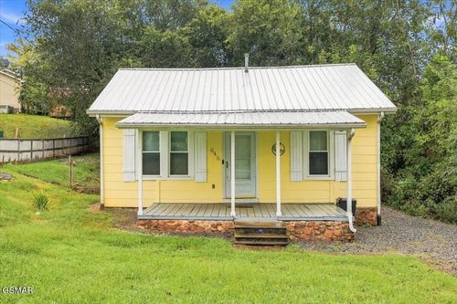 645 8th Street, Newport, TN, 37821 | Card Image