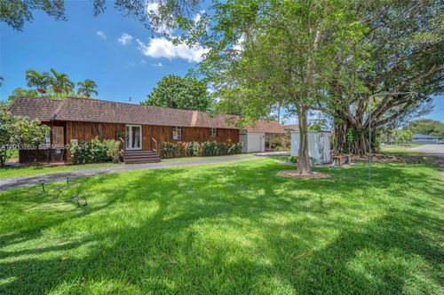 1-470 Ne 113th St, Miami, FL, 33161-6647 | Card Image