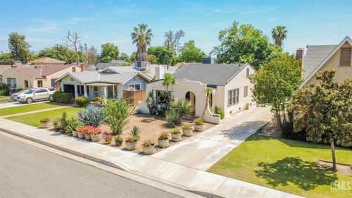 2825 San Emidio St, Bakersfield, CA, 93304-1069 | Card Image