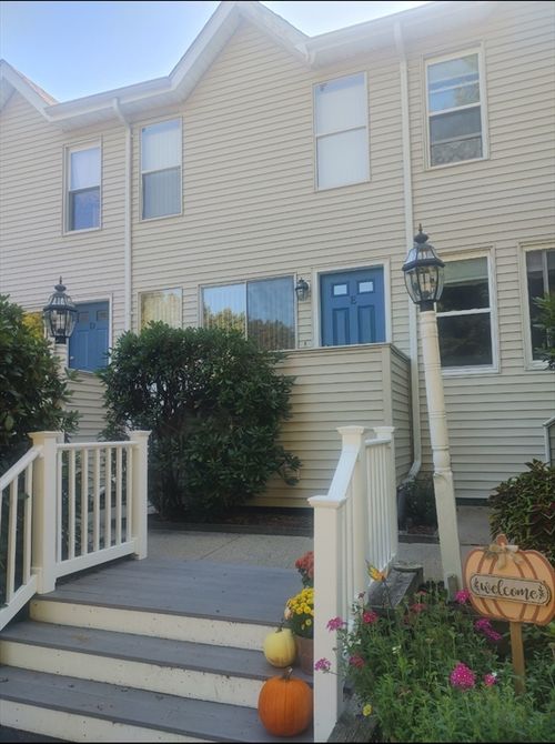 e-18 Winter St, Foxboro, MA, 02035-2567 | Card Image