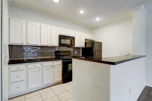 Granite counters, stainless, breakfast bar and pantry. | Image 8
