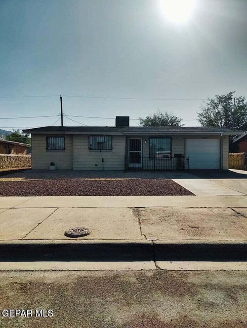 10077 Kirwood St, El Paso, TX, 79924-3705 | Card Image