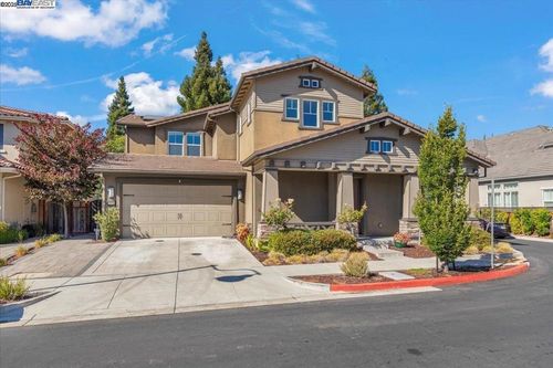 379 Felipe Cmn, Fremont, CA, 94539-6328 | Card Image