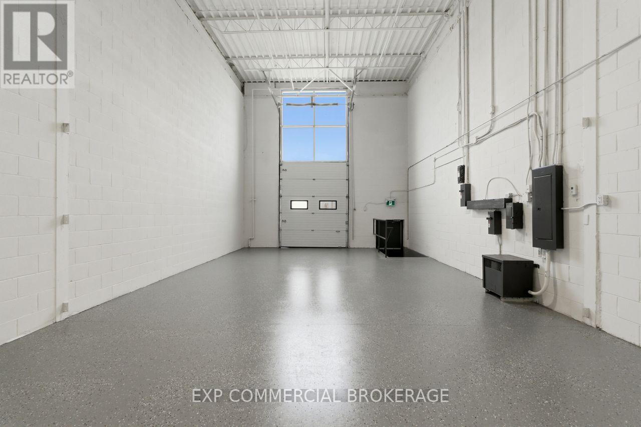 Commercial Sale in Toronto (West Humber-Clairville) 5