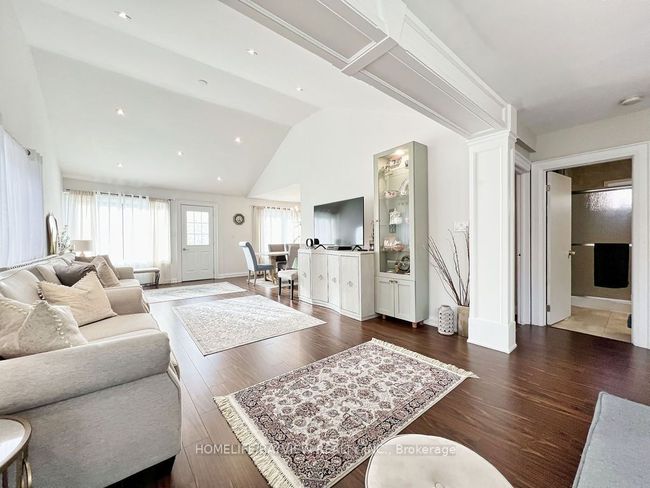 70 Douglas Rd, House other with 2 bedrooms, 2 bathrooms and 8 parking in Richmond Hill ON | Image 12