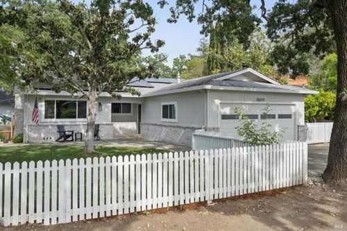 18219 Cottonwood Ave, Sonoma, CA, 95476-4122 | Card Image