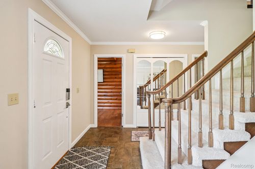 585 Timberline Dr, Rochester Hills, MI, 48309-1311 | Card Image
