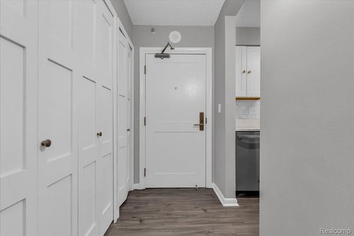 unit-527-411 S Old Woodward Ave, Birmingham, MI, 48009-6617 | Card Image