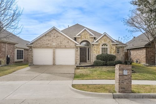 2727 Waterway Dr, Grand Prairie, TX, 75054-7252 | Card Image