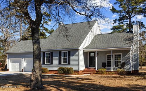 105 Oak Dr, Morehead City, NC, 28557-9634 | Card Image