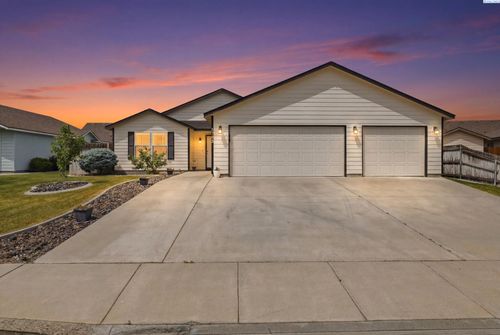 5703 Fillmore Dr, Pasco, WA, 99301-8433 | Card Image