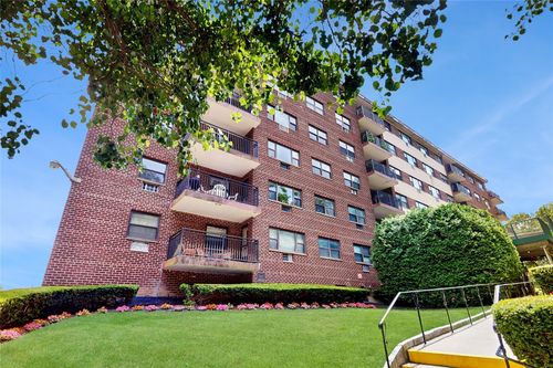 7a-100 Diplomat Dr, Mount Kisco, NY, 10549-2004 | Card Image