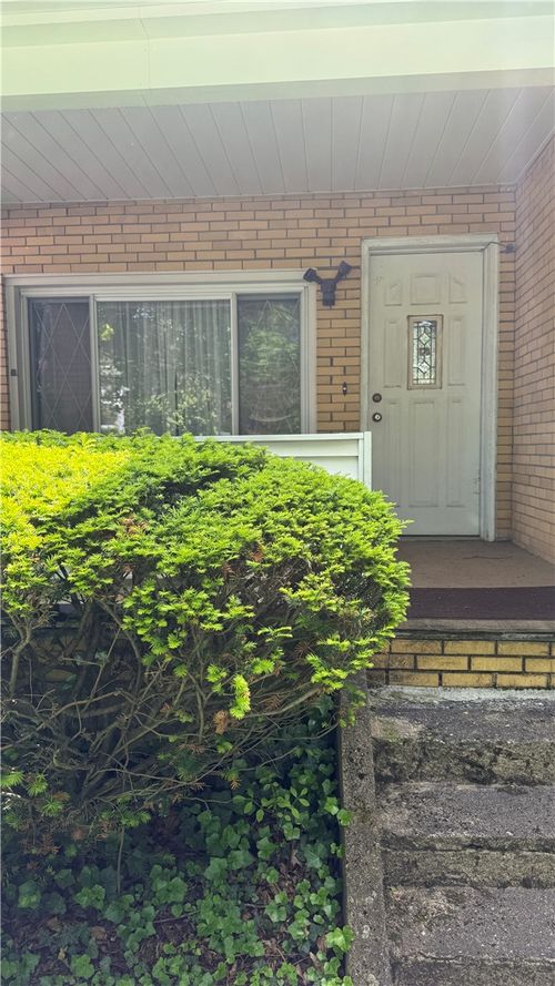 600 Edgewood Dr, Apollo, PA, 15613-8855 | Card Image