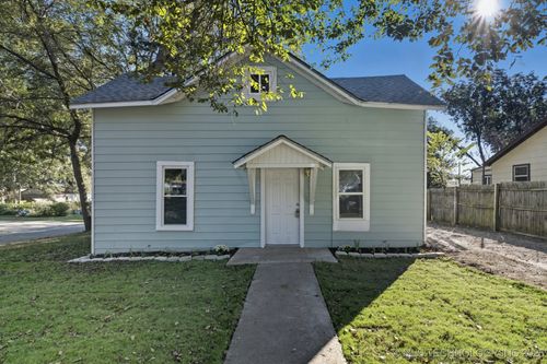 611 N Division St, Cleveland, OK, 74020-2223 | Card Image