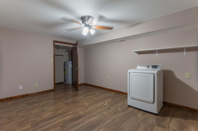 Could be a non-conforming 5th bedroom or laundry/utility room. | Image 26
