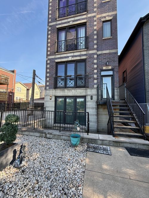 1-2513 W Congress Pkwy, Chicago, IL, 60612-4399 | Card Image