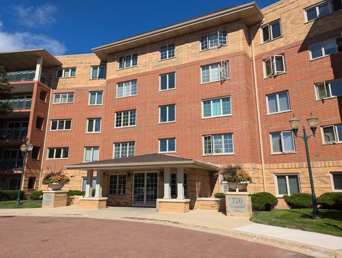 unit-305-720 Creekside Dr, Mount Prospect, IL, 60056-6377 | Card Image
