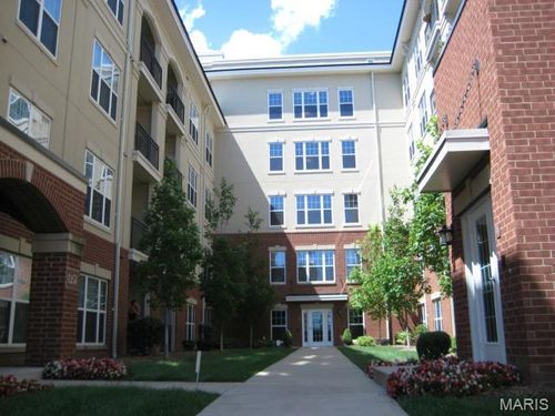 unit-2303-1251 Strassner Dr, Brentwood, MO, 63144-1881 | Card Image