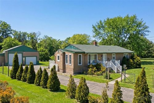 16 Oak St, Ashaway, RI, 02804-2207 | Card Image