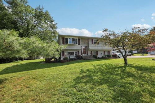 41 Whitman St, Congers, NY, 10920-2314 | Card Image