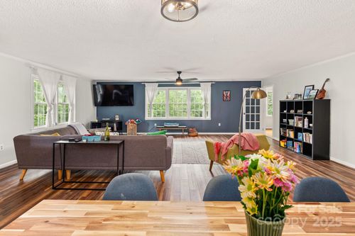 32 Tucker Rd, Black Mountain, NC, 28711-9223 | Card Image