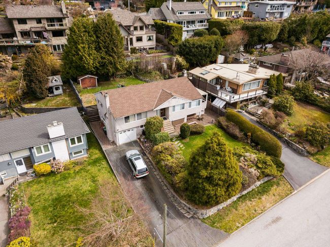 690 Blueridge Avenue, House other with 4 bedrooms, 2 bathrooms and 2 parking in North Vancouver BC | Image 16