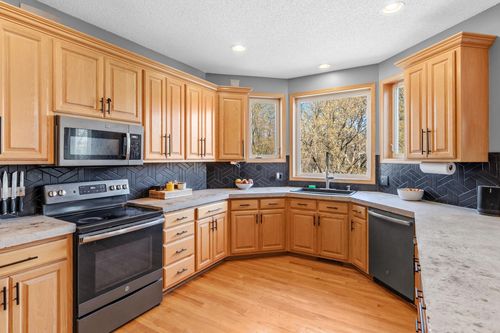 4695 138th St W, Apple Valley, MN, 55124-9233 | Card Image