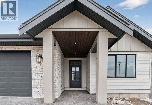 2125 Montenegro Dr, Kelowna, BC, V1P0B2 | Card Image