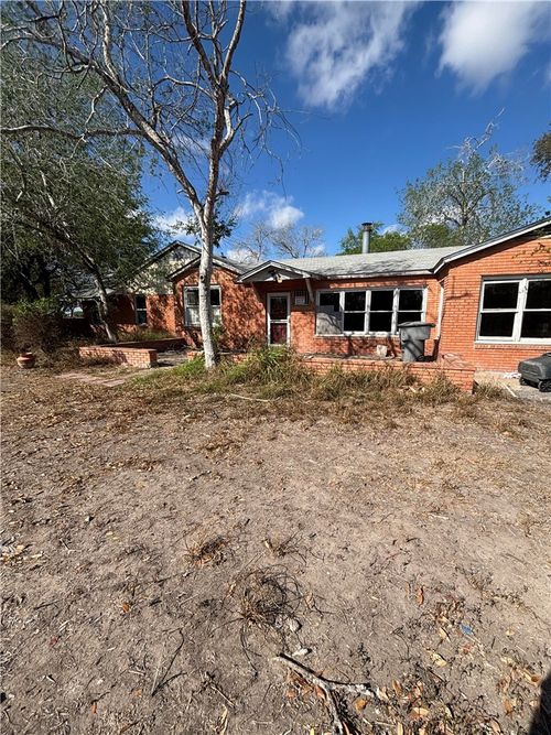 369 Edith Dr, Alice, TX, 78332-2902 | Card Image