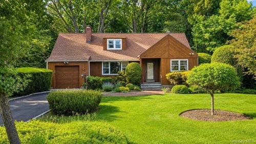 9 Sheep Pasture Ln, Huntington, NY, 11743-5135 | Card Image
