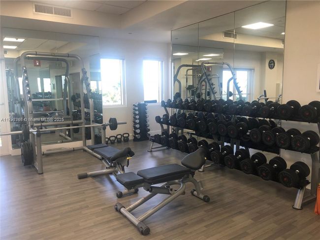 APT-1008 - 4779 Collins Ave, Condo with 3 bedrooms, 2 bathrooms and null parking in Miami Beach FL | Image 24