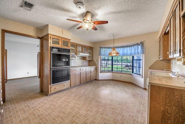 414 Giese Lane, Home with 4 bedrooms, 3 bathrooms and 2 parking in Warda TX | Image 7
