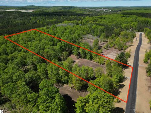 1128 E Solaris Way, Maple City, MI, 49664 | Card Image