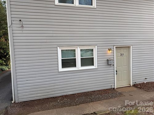 381 20th Ave Ne, Hickory, NC, 28601-1939 | Card Image