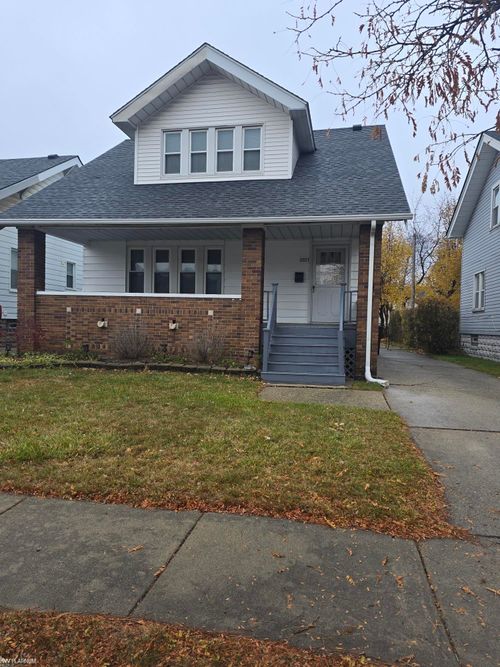 8071 Harding, Center Line, MI, 48015-1817 | Card Image