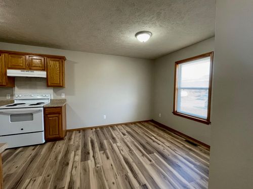 2515 N West Avenue, Springfield, MO, 65803 | Card Image